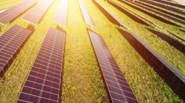 Güneş enerjisi santralinden yeşil enerji