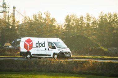 DPD kurye aracı 02.01.2025 Polonya Avrupa ormanlarından geçiyor.