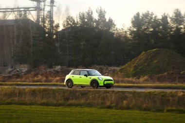 Otobanda geleceğin elektrikli arabası