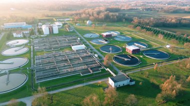 Büyük endüstriyel su arıtma altyapısı