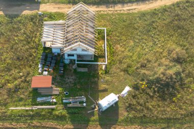 Kırsal kesimde yeni kulübe inşaatı