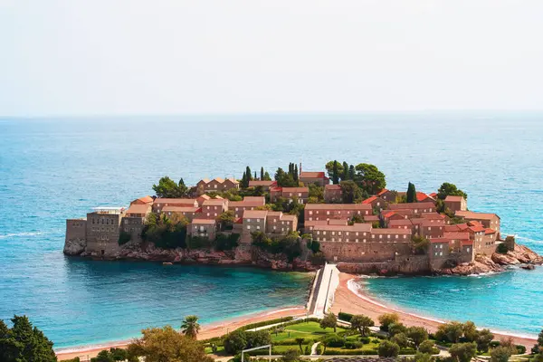 Seçkin tatil beldesi Sveti Stefan Montenegro