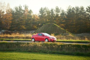 Tek arabalı kırsal yol.