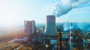 Büyük enerji santralinin havadan görüntüsü