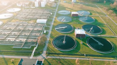 Büyük ölçekli atık su geri dönüşüm ve filtreleme tesisi