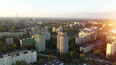 Apartman blokları ile emlak gelişiminin havadan görüntüsü