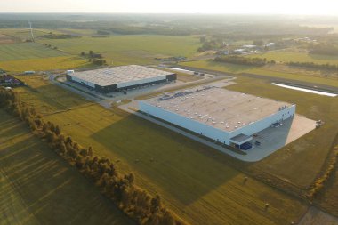 Alanlarla çevrili büyük lojistik merkezi