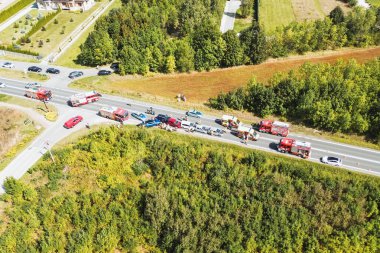 Polonya, Avrupa 25.08.2024 'te kaza mahallinde itfaiye ve ambulanslar