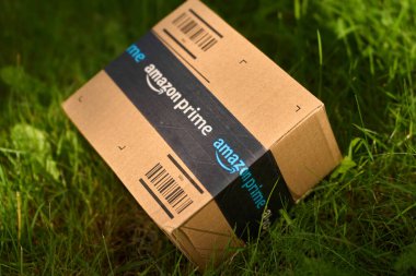Amazon Prime 'dan gelen teslimat kutusu 13.09.2024 Avrupa, Polonya