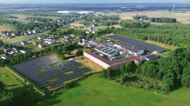 Güneş enerjisi sanayi fabrikasına güç veriyor