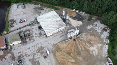 Polonya, Avrupa 28.06.2024 araçlı çimento üretim sahası