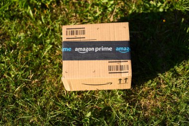 Amazon Prime paketi hızlı e-ticaret dağıtımı 13.09.2024 Avrupa, Polonya.