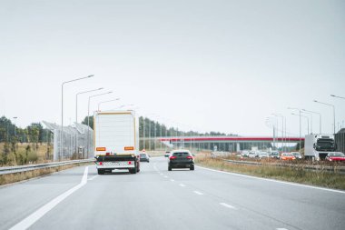 Otobanda lojistik kamyonu