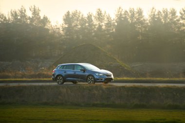 Modern yolcu vagonu doğal ortamında