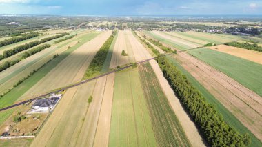 Drone Günbatımında Renkli Çiftlik Alanlarını Yakalıyor