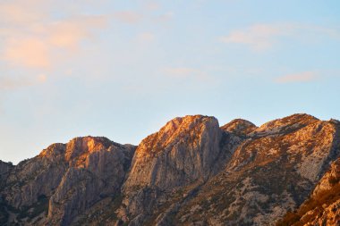 Manzaralı vadi gölü