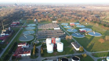 Hava manzaralı atık su arıtma tesisi manzarası