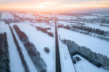 Karlı Ormanlarda Kış Yolculuğu