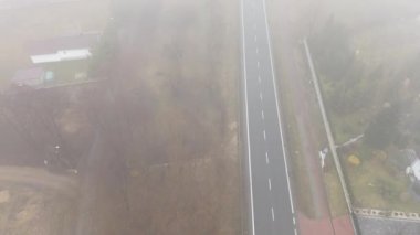 Sisli muhitte karamsar hava aracı görüntüsü