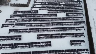 Kırsal bölgedeki yenilenebilir enerji panelleri