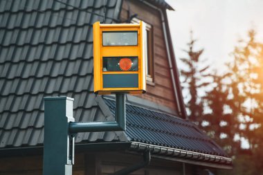 Hız kamerası Avrupa 'da yerleşim alanının yakınına monte edildi