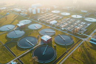 Büyük endüstriyel su arıtma altyapısı