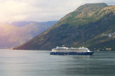 Kotor Körfezi, Avrupa 'da dağları geçen gemi.