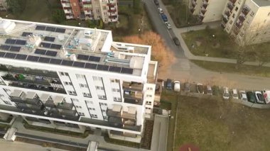 Günümüz kentsel konutları güneş enerjisi çatısı