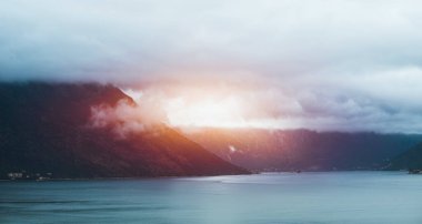 Kotor Karadağ 'ın Adriyatik kıyı şeridi manzarası