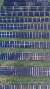 Çevre dostu güneş enerjisi santrali havadan çekim