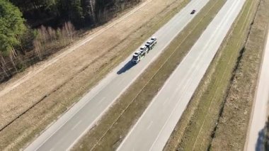 Yüksek hızlı yol manzarayı kesiyor