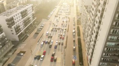Park etmiş araçları olan şehir otoparkı