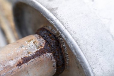 Paslı çelik boru bağlantısı