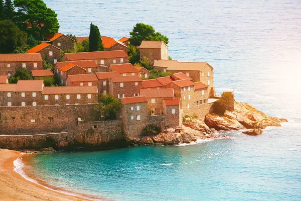 Sveti Stefan 'ın lüks ada beldesi