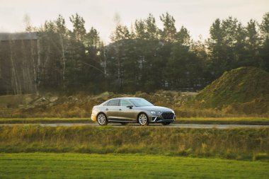 Premium yönetici arabası sorunsuz gidiyor.