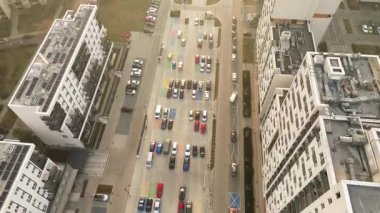 Arabaları ve yol planlaması olan yerleşim yerleri