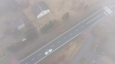 İnsansız hava aracı puslu otoyolu vurdu.