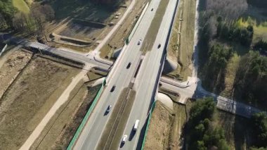 Minimum trafiği olan kırsal otoyol