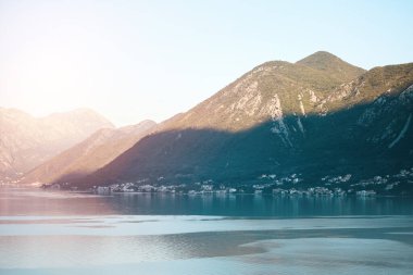 Güzel Kotor Körfezi Dağlar ve denizlerle çevrili