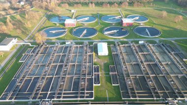 Açık havzalı su arıtma istasyonu.