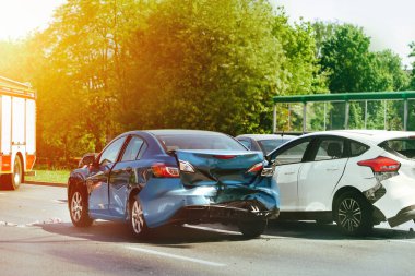 Bir kazada iki araç hasar gördü 