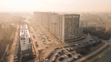 Yumuşak ışıkta yoğun konut binaları