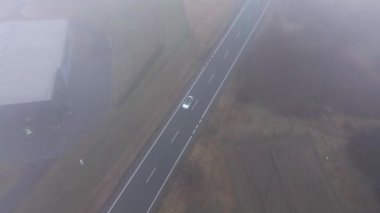 Sisli muhitte karamsar hava aracı görüntüsü