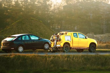 Acil durum yol yardımı çekme sahnesi