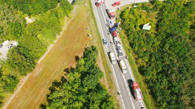 Çoklu araç kazası sahnesinin hava görüntüsü, Polonya, Avrupa 25.08.2024