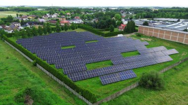 Bir endüstriyel tesiste güneş enerjisi üretimi
