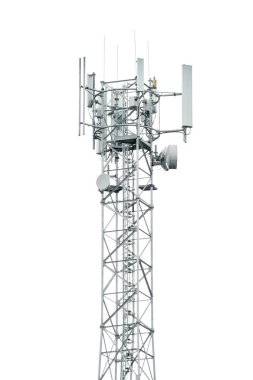 Telsiz antenleri ve kabloları olan metal telekom kulesi