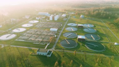 Açık havzalı su arıtma istasyonu.