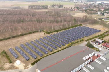 Güneş panelleri ile yeşil enerji üretimi