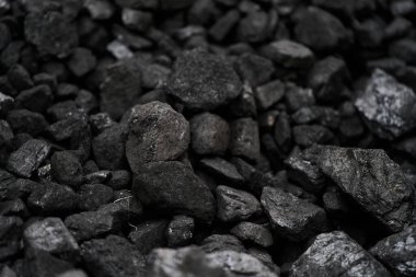 Siyah kömür yığınının makro çekimi
